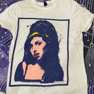 Amy winehouse white shirt